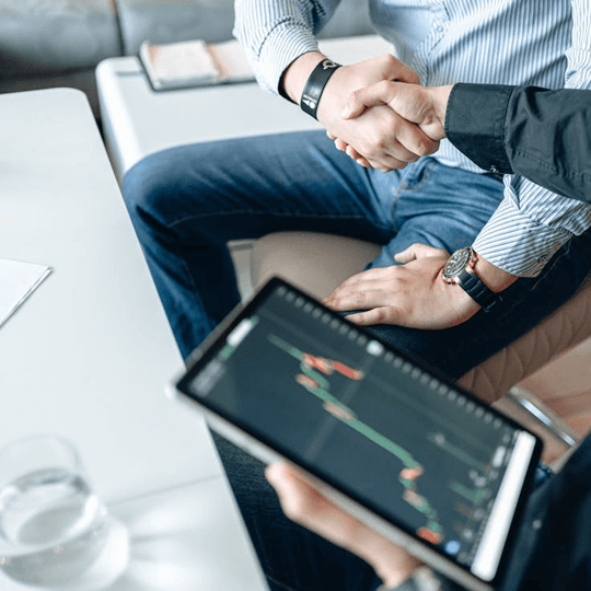 QeraxisPro - Team von Kryptowährungsexperten